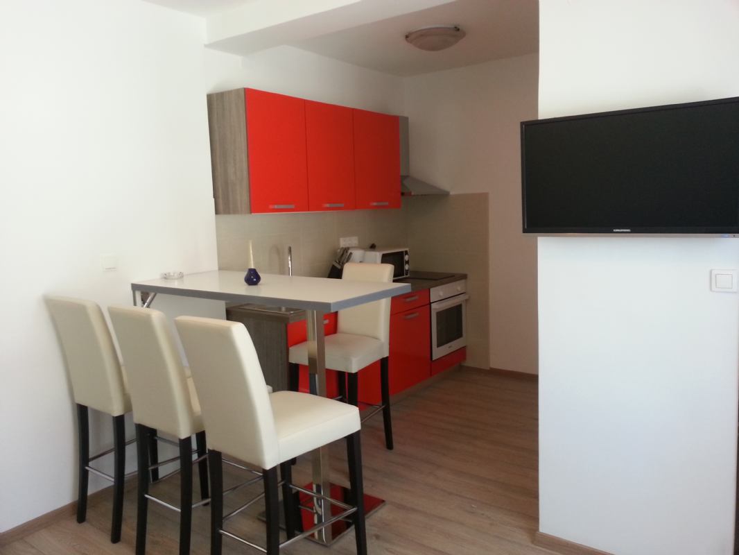 Apartment Dinka Red